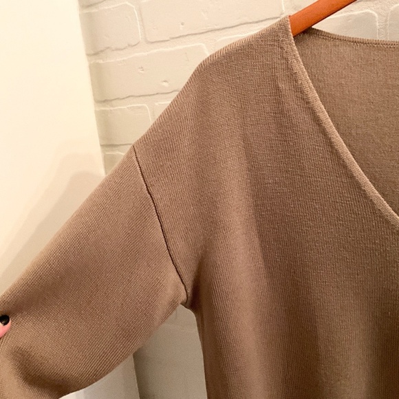 Aritzia Wilfred Knit Sweater Cyprie V-Neck 100% Merino wool Taupe Tan Size L - Picture 14 of 14